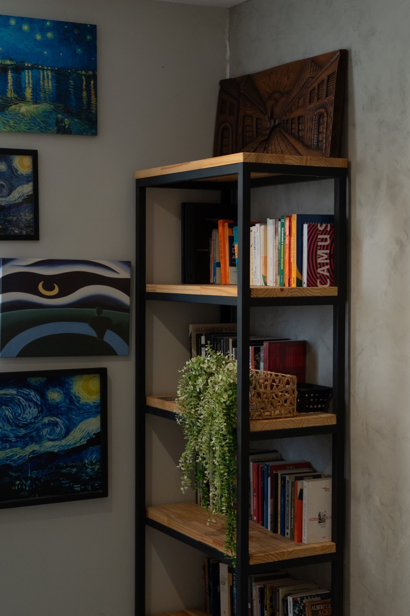 Corner Tower Shelves