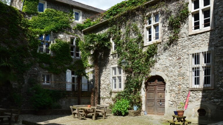 French courtyard patio ideas for small spaces with bistro set, lavender pots and climbing roses