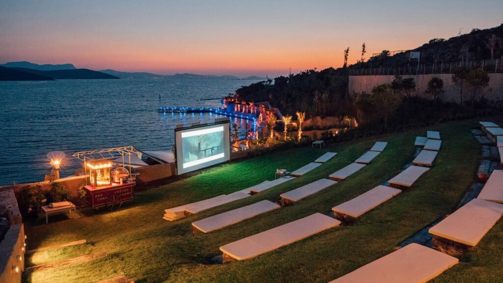 How to hang outdoor projector screen — freestanding tripod screen setup