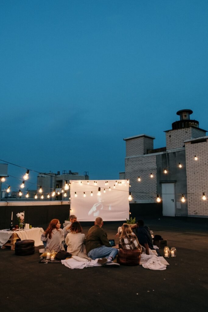 How to hang outdoor projector screen — projector placement basics