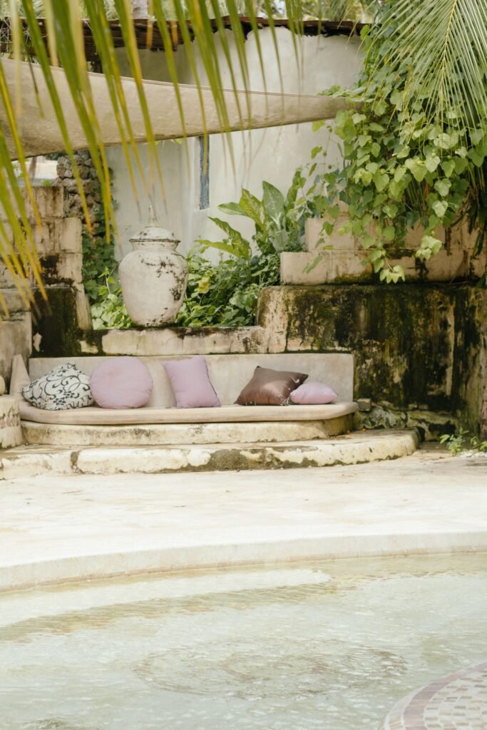 How to hang outdoor projector screen — cozy seating arrangement ideas
