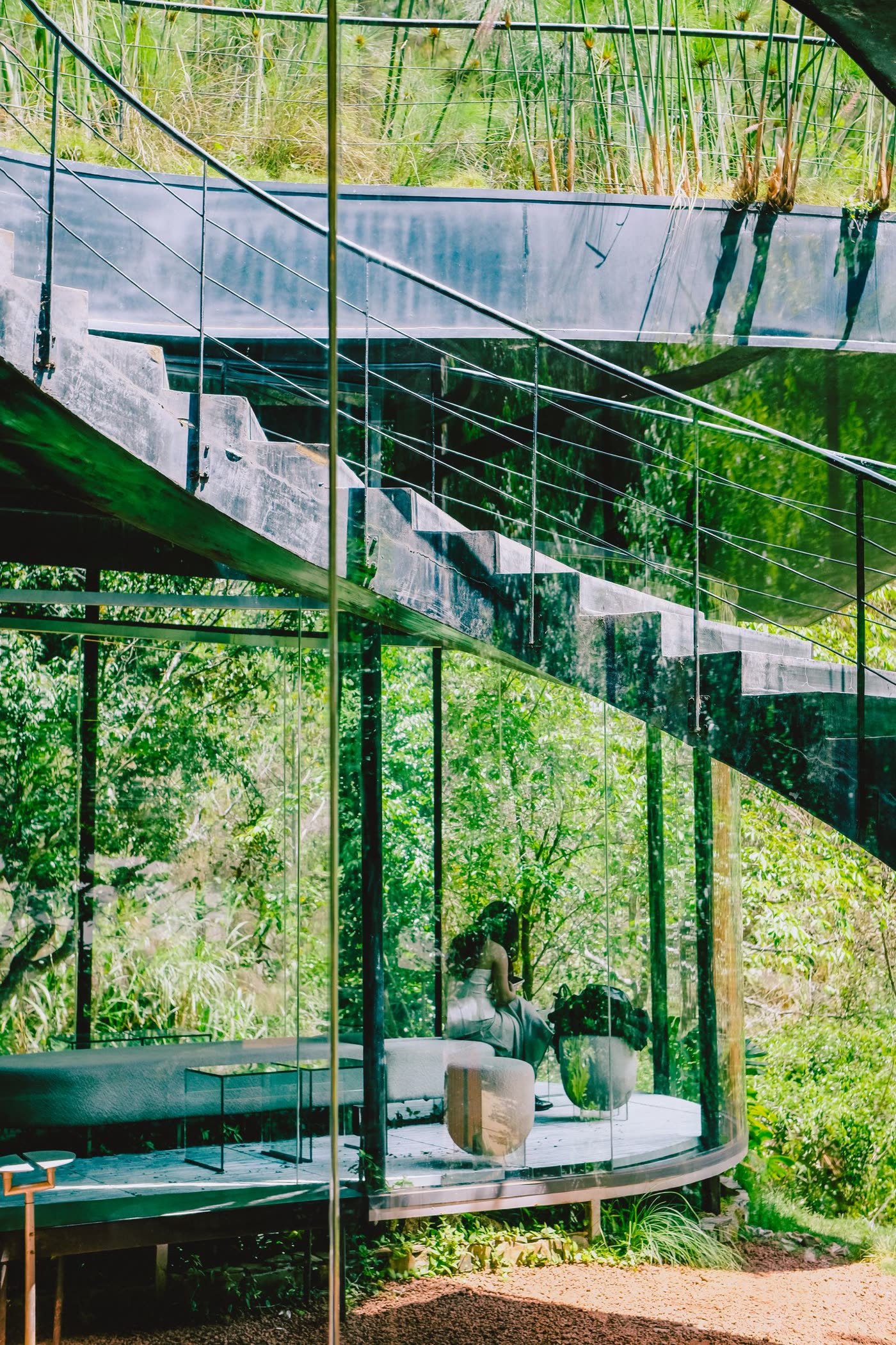 Indoor-Outdoor Flow With Walls of Glass