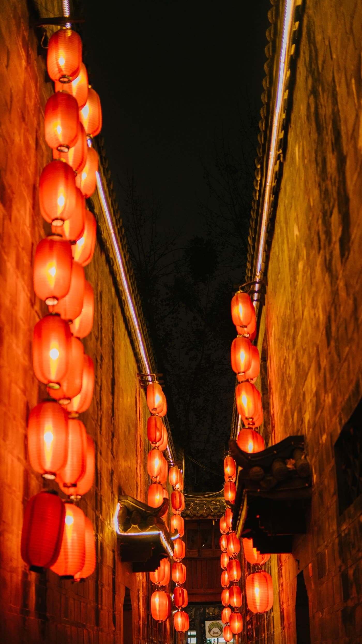 Single Statement Lantern for Narrow Entries