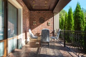 renter friendly patio wall decor - Cozy Patio Home